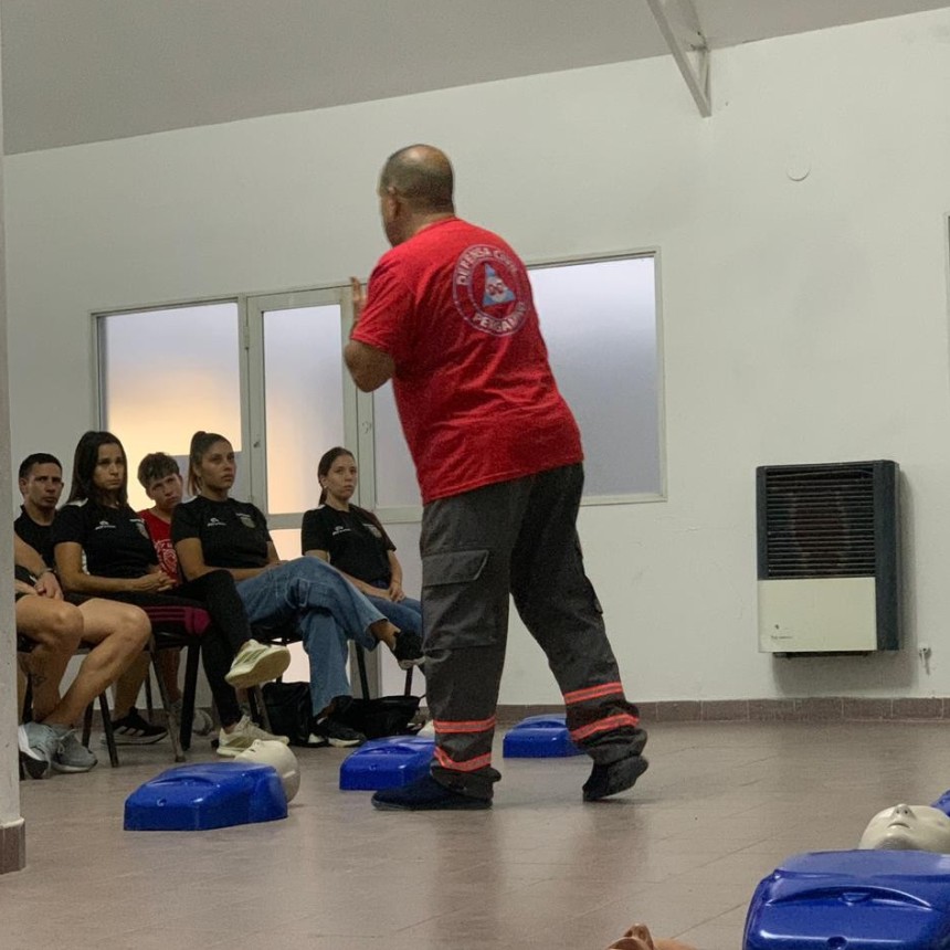 Capacitaci&oacute;n en RCP para &aacute;rbitros de f&uacute;tbol de Pergamino