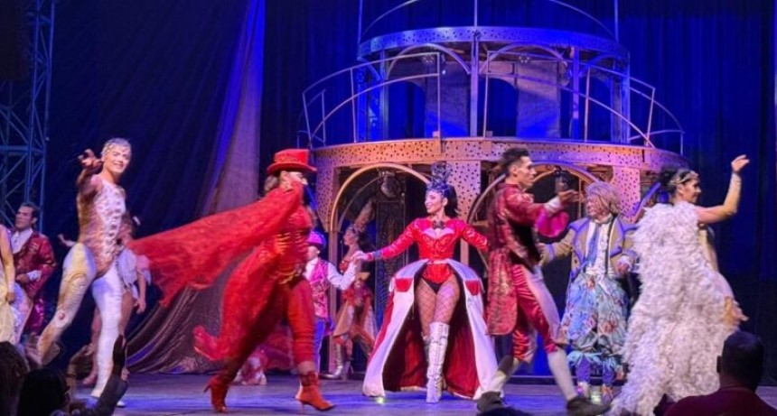 Adultos mayores disfrutaron de una emotiva salida gratuita al Cirque XXI