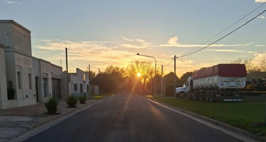 Avanzan obras de pavimento y bacheo en Manuel Ocampo y Pinz&oacute;n